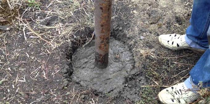 бетонування стовпів